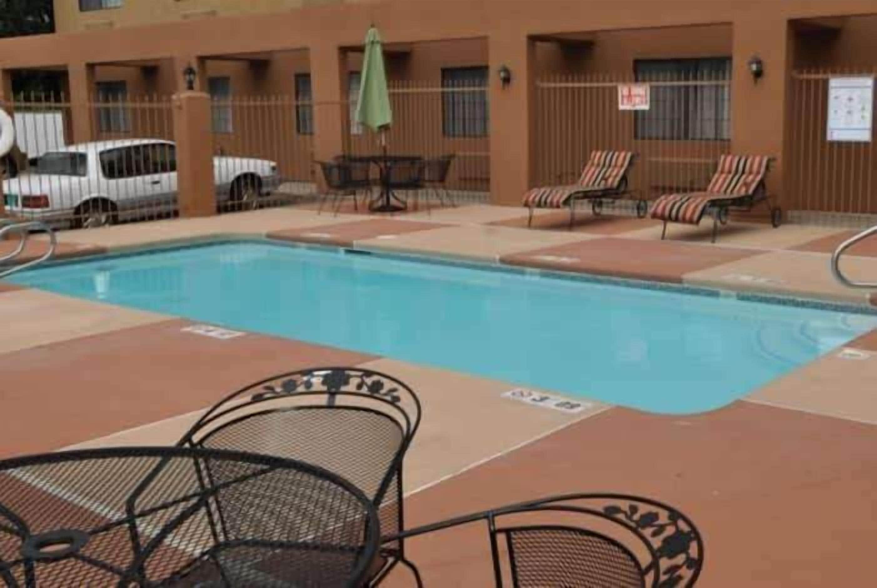 Ramada By Wyndham Hotel Santa Fe