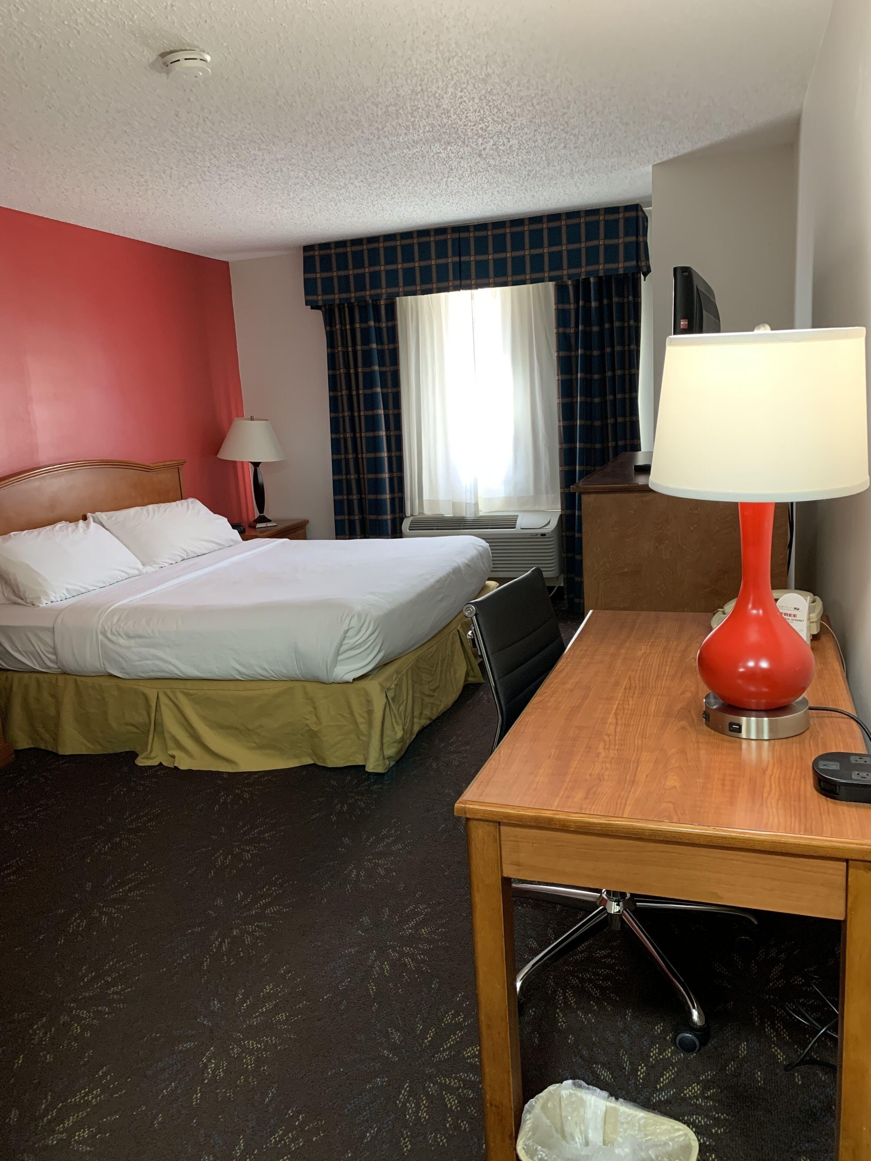 Ramada By Wyndham Hotel Santa Fe